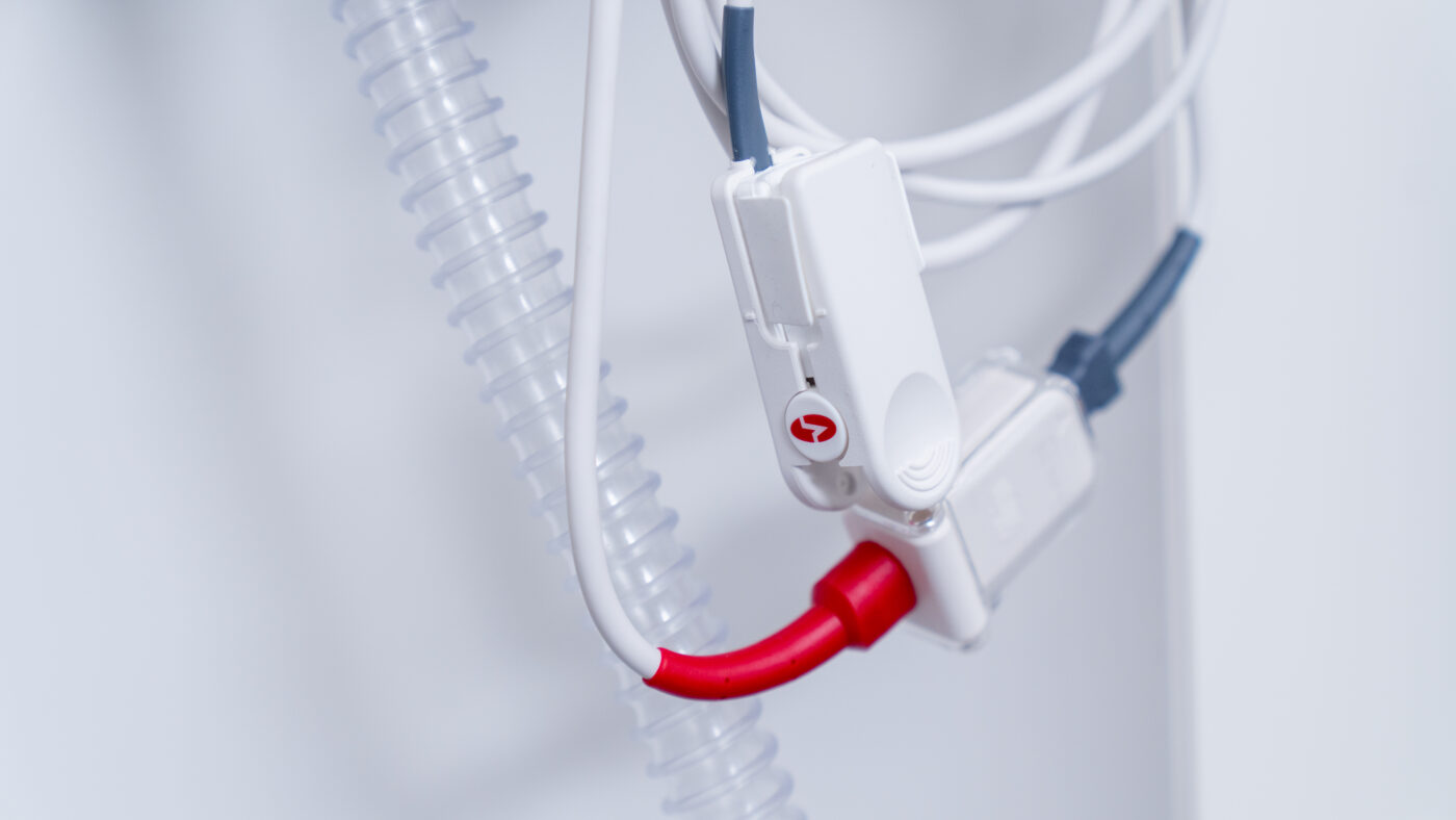 Permantente Überwachung der Vitalwerte. ReOxy® ist weltweit das erste zugelassene medizinische Gerät der Klasse IIb zur Durchführung einer personalisierten Intervall-Hypoxie-Hyperoxie-Therapie (IHHT®).